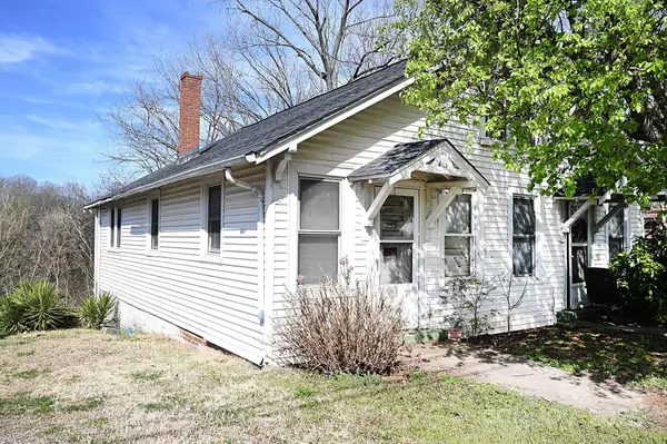 234 S Ervin AVE, Newton, NC 28658