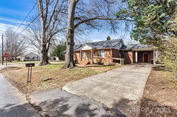 1407 17th AVE NE, Hickory, NC 28601