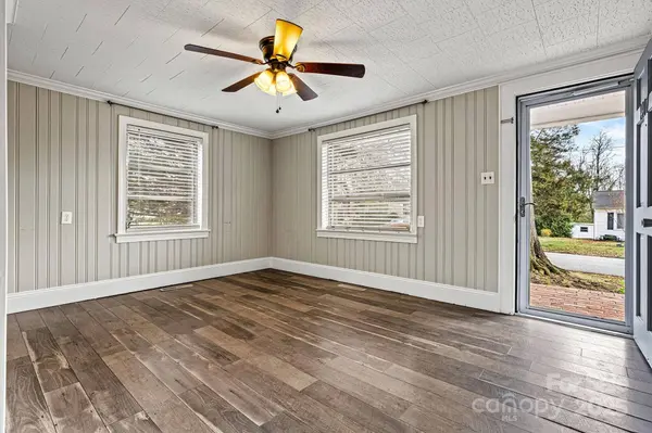 1407 17th AVE NE, Hickory, NC 28601