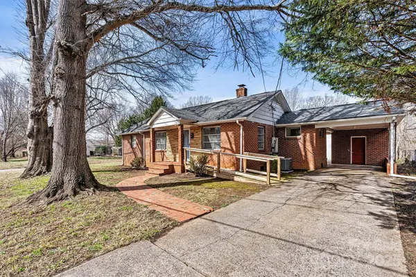 1407 17th AVE NE, Hickory, NC 28601