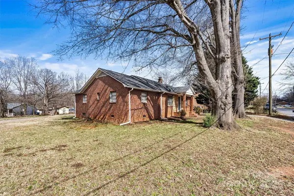 1407 17th AVE NE, Hickory, NC 28601