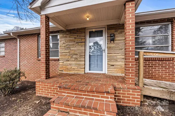 1407 17th AVE NE, Hickory, NC 28601