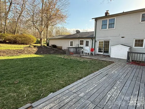 1968 12th Street PL NE, Hickory, NC 28601