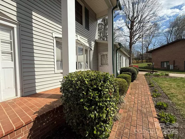 1968 12th Street PL NE, Hickory, NC 28601