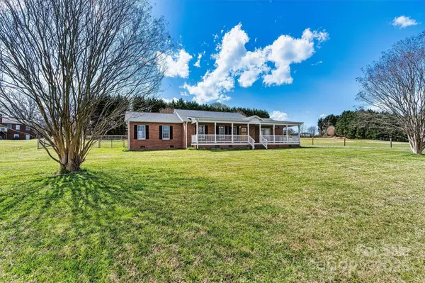 4850 Whitener RD, Hickory, NC 28602