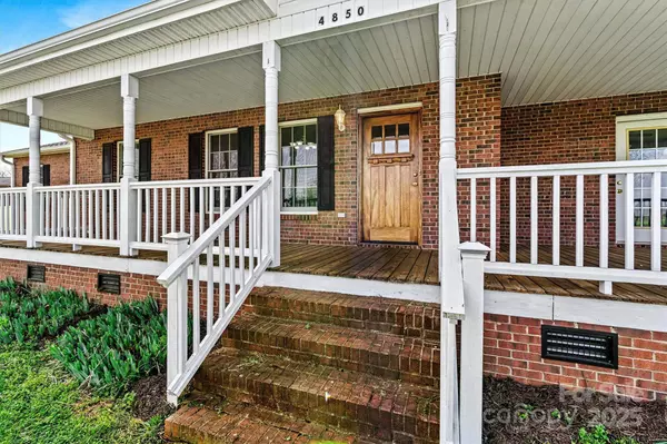 4850 Whitener RD, Hickory, NC 28602