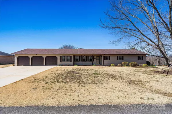 2 Honeysuckle WAY, Granite Falls, NC 28630