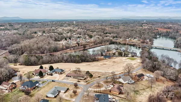 2 Honeysuckle WAY, Granite Falls, NC 28630