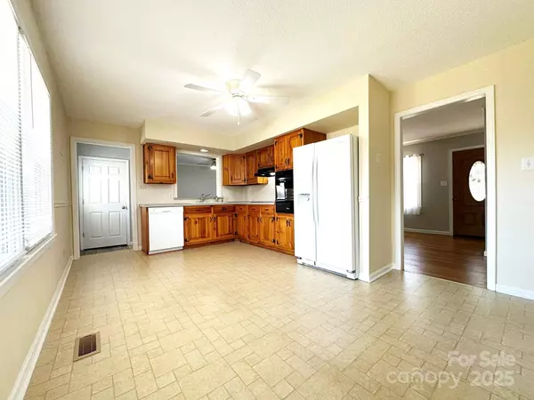 3157 28th ST NE, Hickory, NC 28601