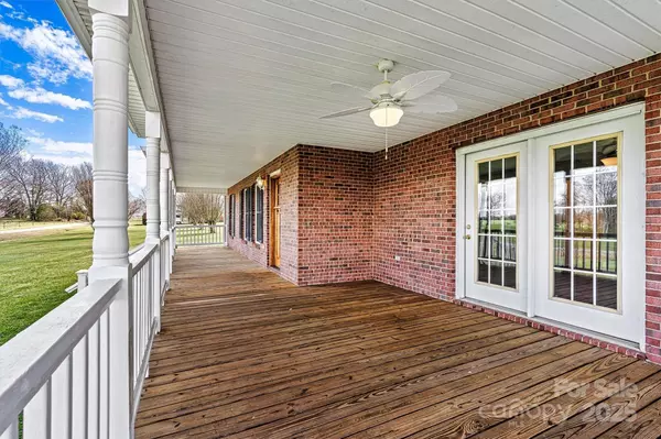 4850 Whitener RD, Hickory, NC 28602