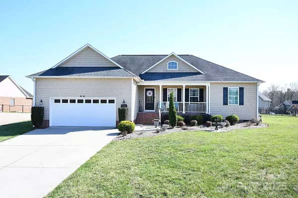 5222 South Oak CIR, Granite Falls, NC 28630