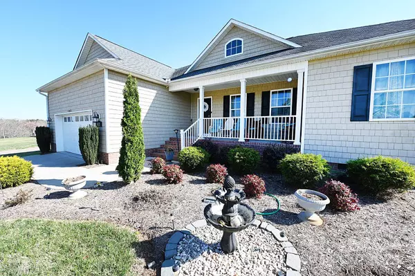 5222 South Oak CIR, Granite Falls, NC 28630