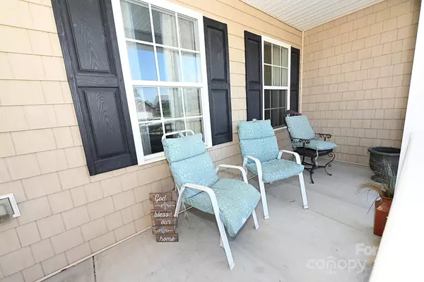 5222 South Oak CIR, Granite Falls, NC 28630