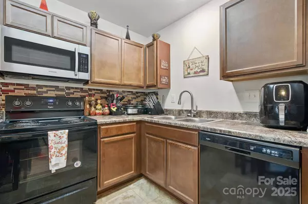 3944 Hemingway DR NW, Hickory, NC 28601