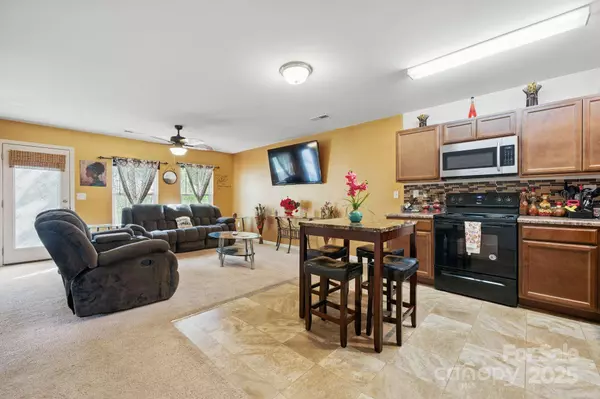 3944 Hemingway DR NW, Hickory, NC 28601