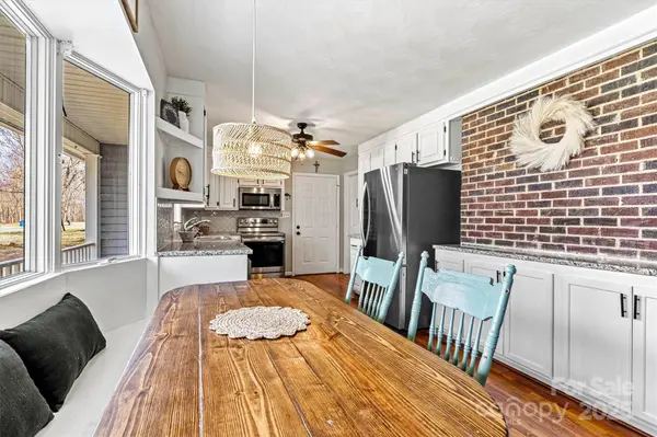 1140 Knollwood DR, Claremont, NC 28610