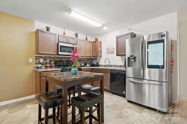 3944 Hemingway DR NW, Hickory, NC 28601