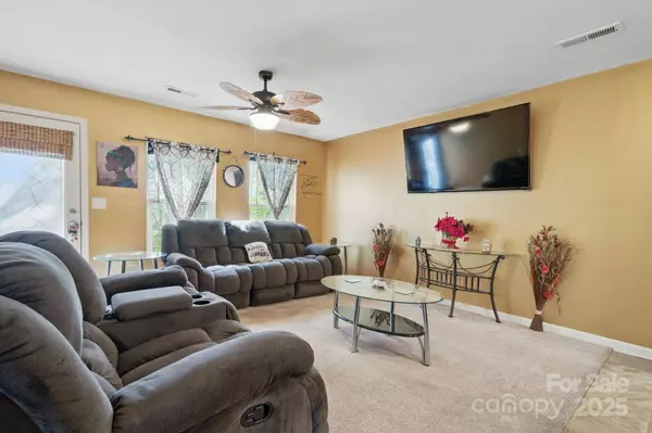 3944 Hemingway DR NW, Hickory, NC 28601