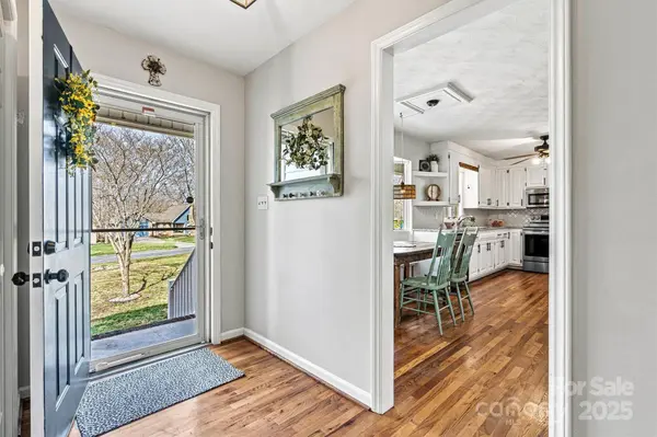 1140 Knollwood DR, Claremont, NC 28610