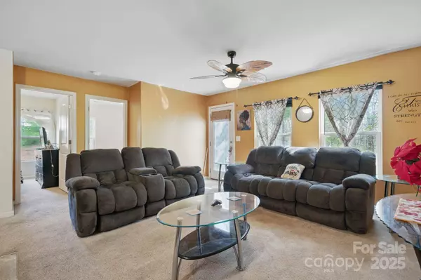 3944 Hemingway DR NW, Hickory, NC 28601