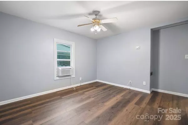 728 21st ST SW, Hickory, NC 28602