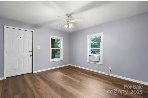 728 21st ST SW, Hickory, NC 28602