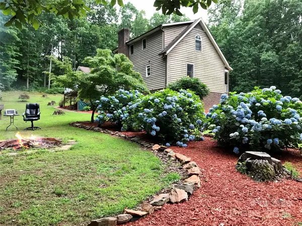 1496 Givens ST, Hickory, NC 28602