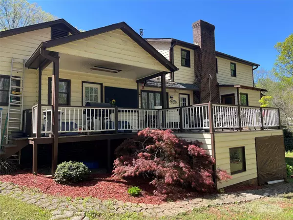 1496 Givens ST, Hickory, NC 28602