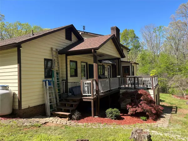 1496 Givens ST, Hickory, NC 28602