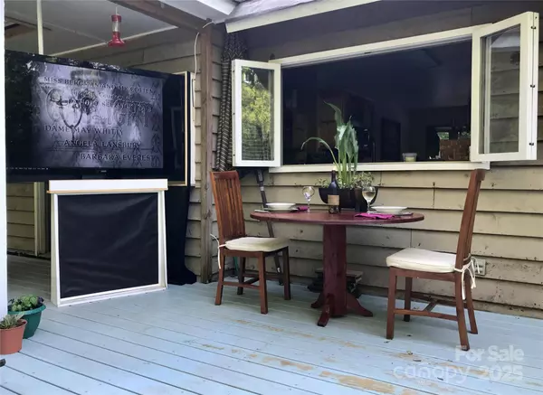 1496 Givens ST, Hickory, NC 28602