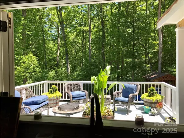 1496 Givens ST, Hickory, NC 28602