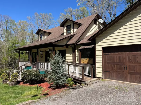 1496 Givens ST, Hickory, NC 28602