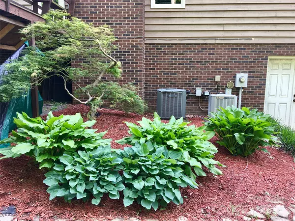 1496 Givens ST, Hickory, NC 28602