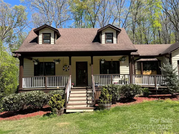 1496 Givens ST, Hickory, NC 28602