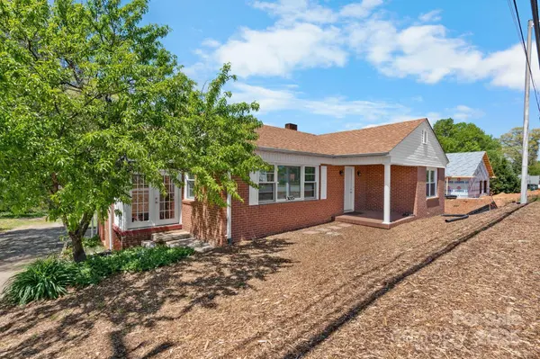 3015 North Center ST NW #6, Hickory, NC 28601