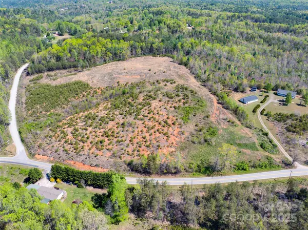 2660 Playmore Beach RD, Lenoir, NC 28645