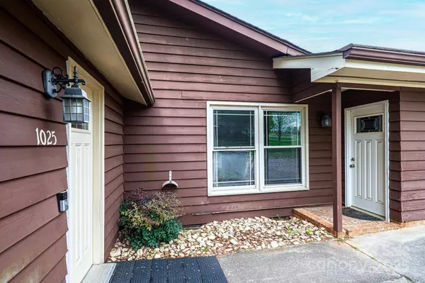 1025 Hefner DR NW, Conover, NC 28613