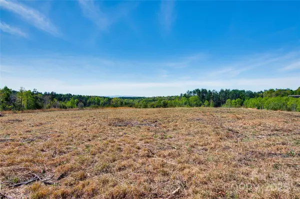 2660 Playmore Beach RD, Lenoir, NC 28645