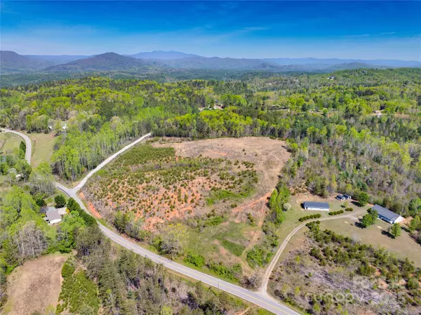 2660 Playmore Beach RD, Lenoir, NC 28645