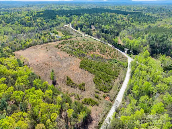 2660 Playmore Beach RD, Lenoir, NC 28645