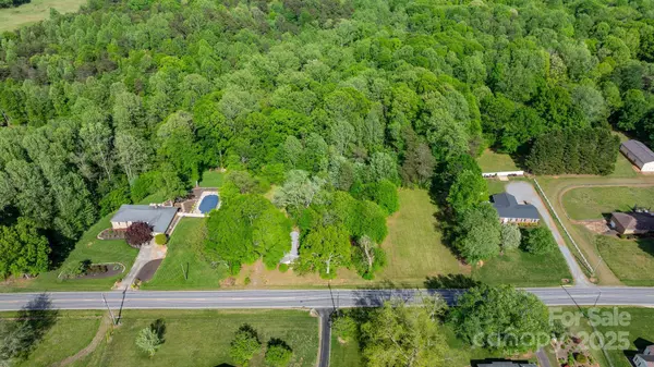 2758 Startown RD, Newton, NC 28601