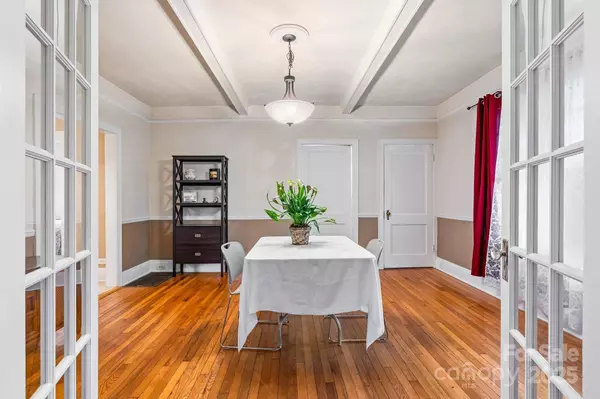 218 5th ST SE, Hickory, NC 28602