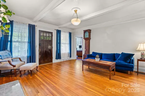 218 5th ST SE, Hickory, NC 28602