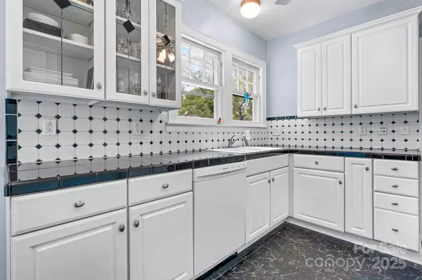 218 5th ST SE, Hickory, NC 28602