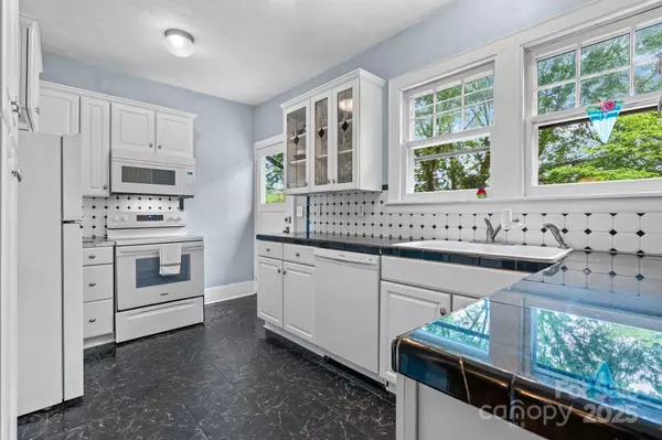 218 5th ST SE, Hickory, NC 28602