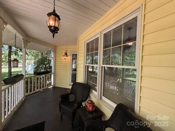 2835 DAV AVE, Morganton, NC 28655