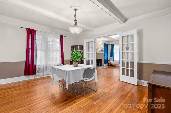 218 5th ST SE, Hickory, NC 28602