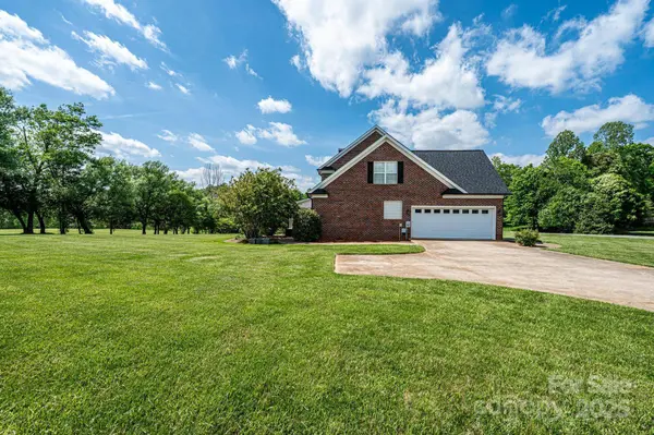 4047 Rainbow Hills DR, Hickory, NC 28602