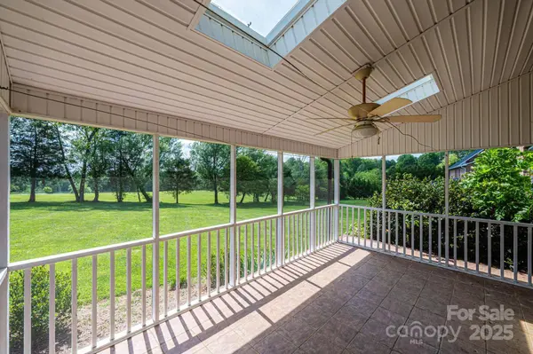 4047 Rainbow Hills DR, Hickory, NC 28602