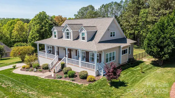 5933 Flintlock CT, Hickory, NC 28601